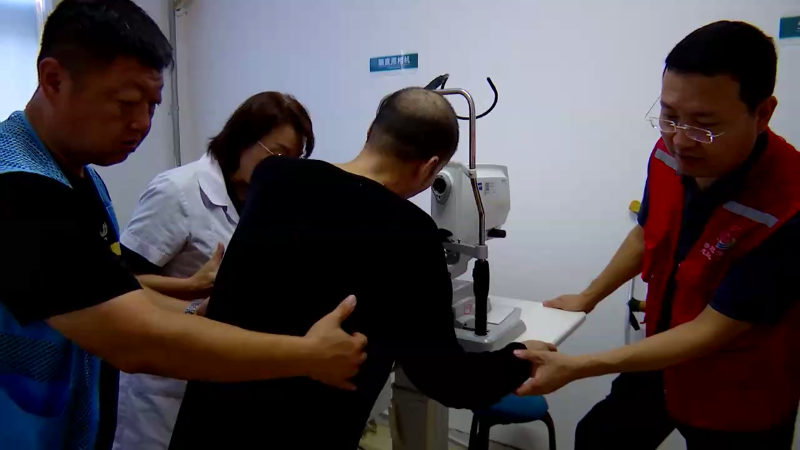 【社会广角】他的眼睛重现光明了