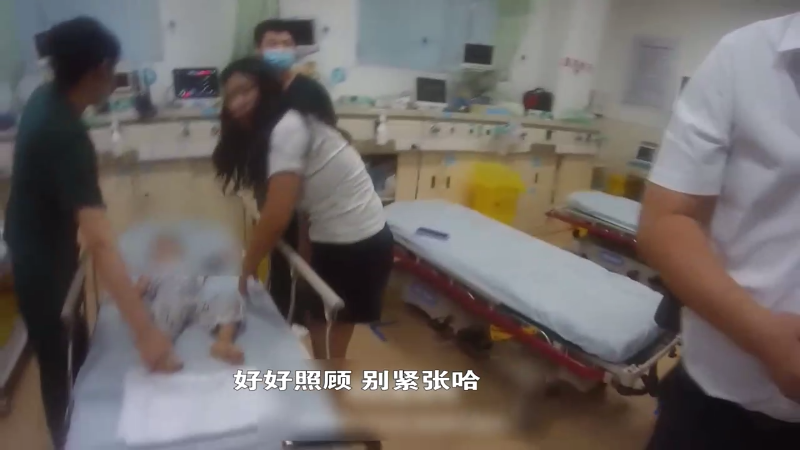 【社会广角】走！不要紧张  我们给你开路