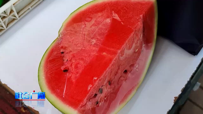 【社会广角】西瓜价格走高 吃瓜群众直呼吃不起