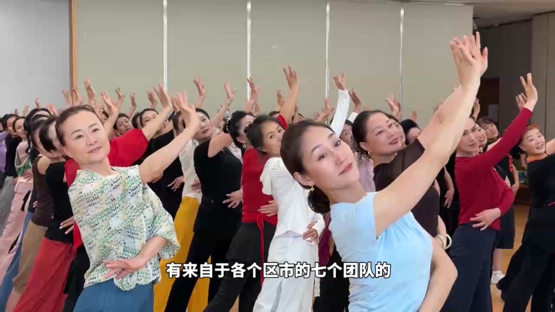 探班齐鲁超赛文艺展演 绿茵场化身百姓舞台