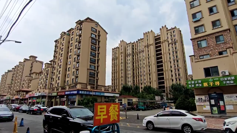 牟平一小区多名业主家墙壁常年发霉长毛，原因何在？