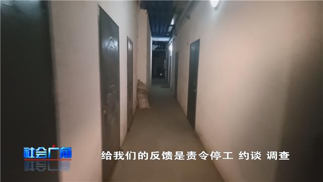 【社会广角】小区地下车库违规建设小棚，难道没人管吗？